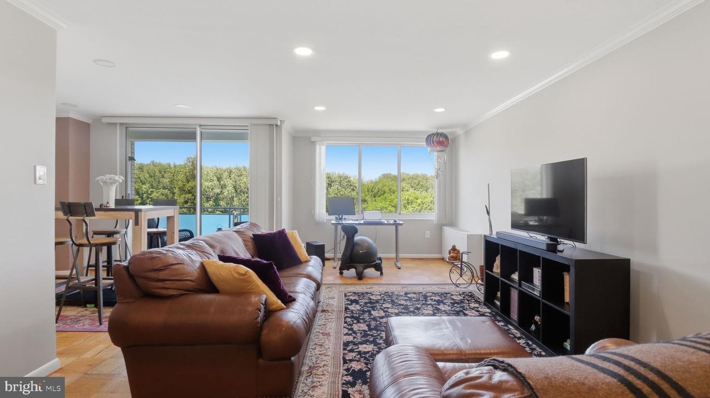 10201 Grosvenor Place #1009 photo 12