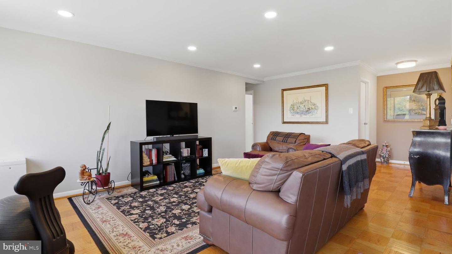 10201 Grosvenor Place #1009 photo 13