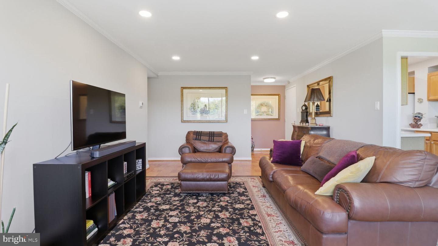 10201 Grosvenor Place #1009 photo 14