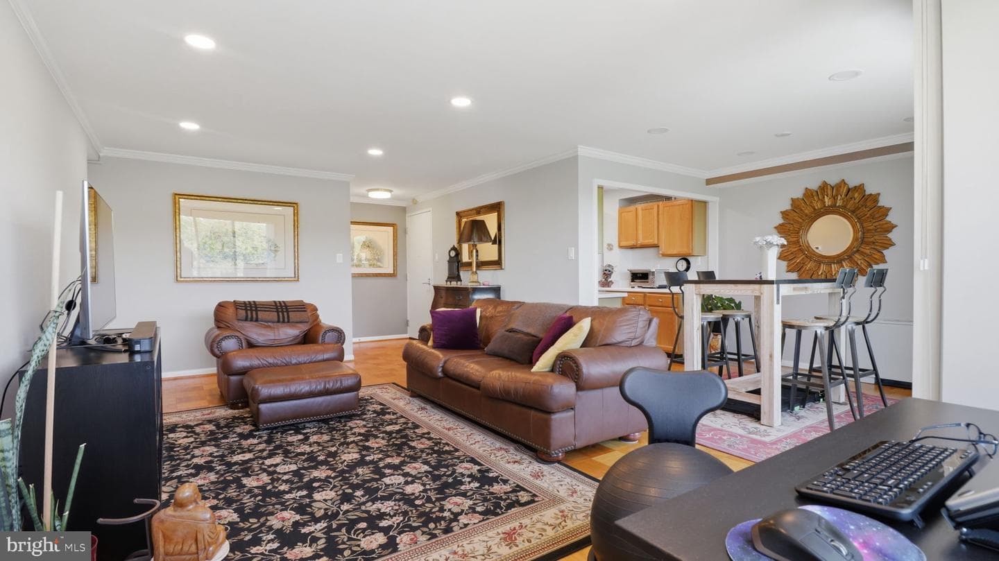 10201 Grosvenor Place #1009 photo 15