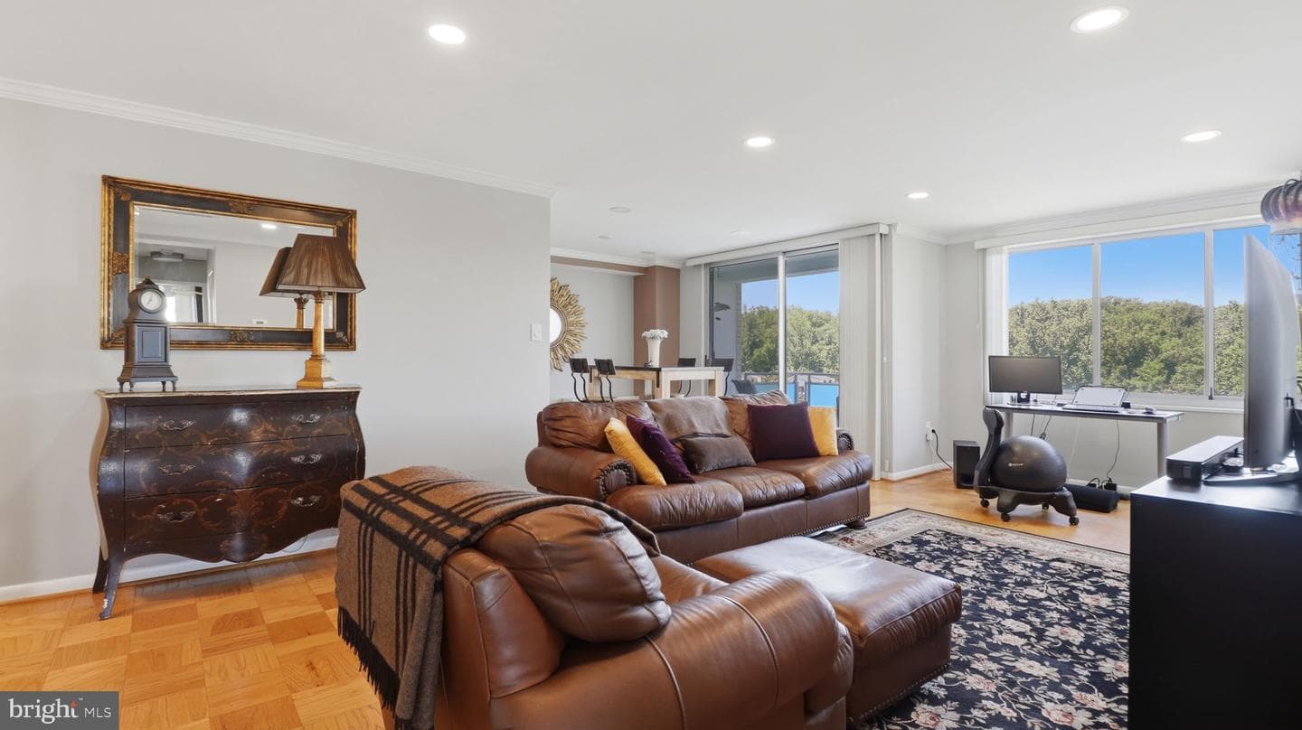 10201 Grosvenor Place #1009 photo 16