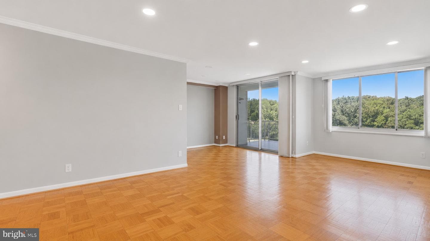 10201 Grosvenor Place #1009 photo 17