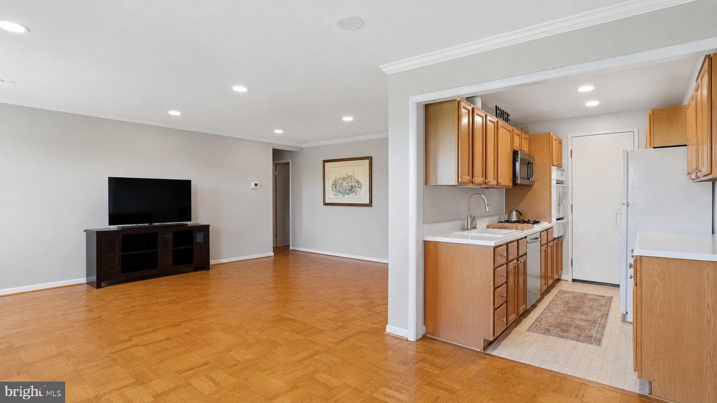 10201 Grosvenor Place #1009 photo 23