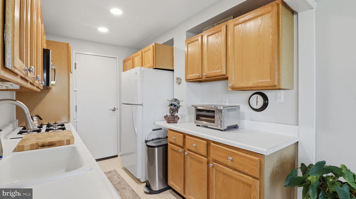 10201 Grosvenor Place #1009 photo 5