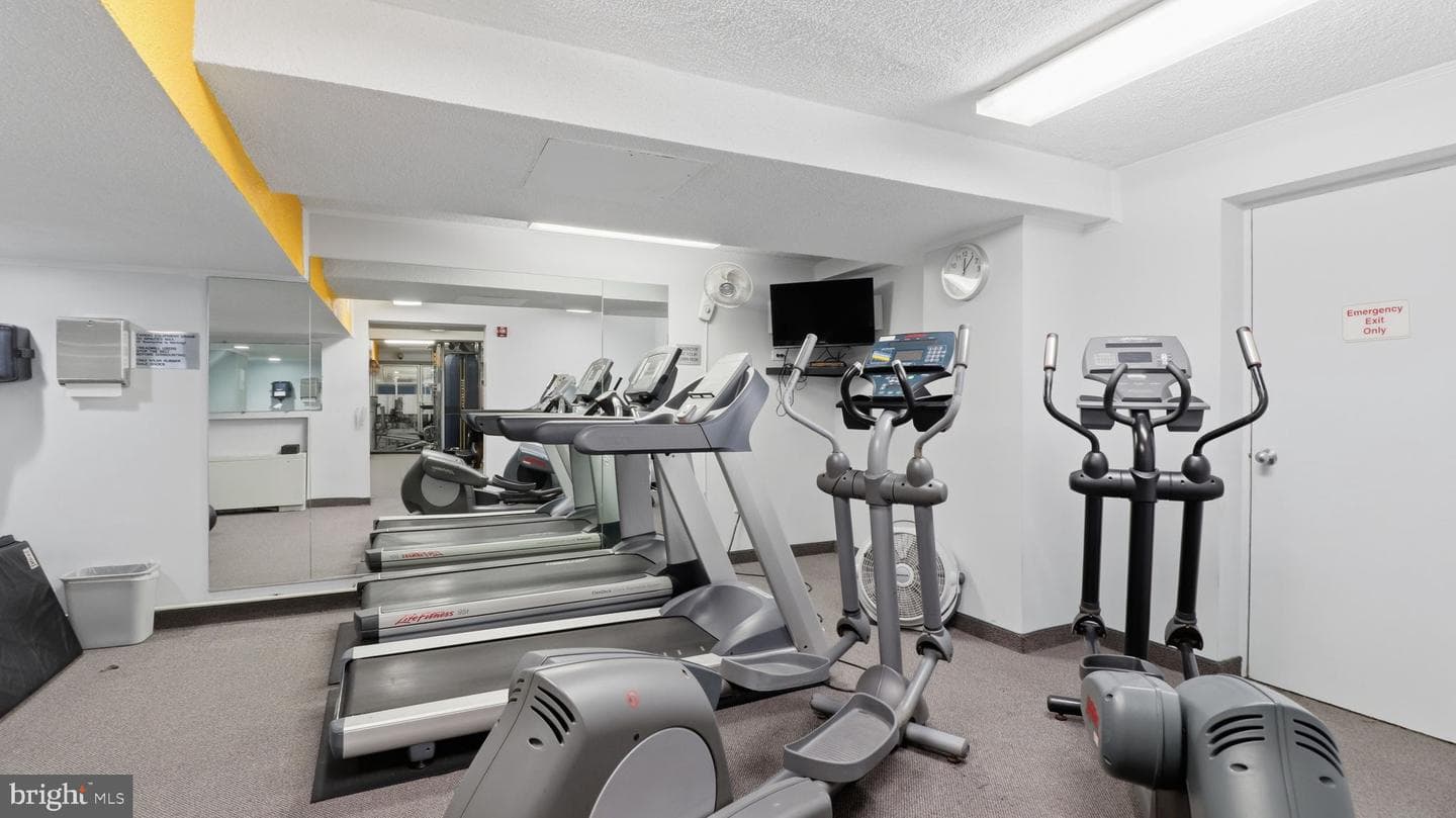 10201 Grosvenor Place #1009 photo 50