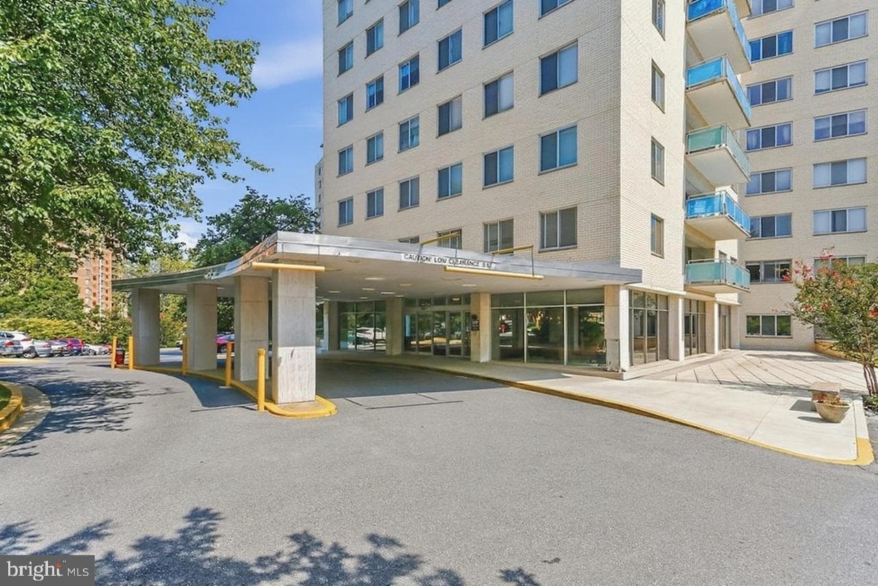 10201 Grosvenor Place #1009 photo 68