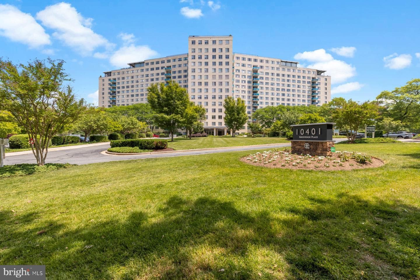 10401 Grosvenor Place #1327, Rockville