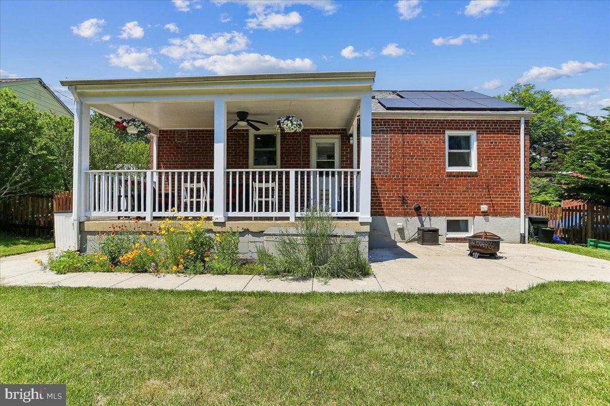 1504 Crest Road photo 2