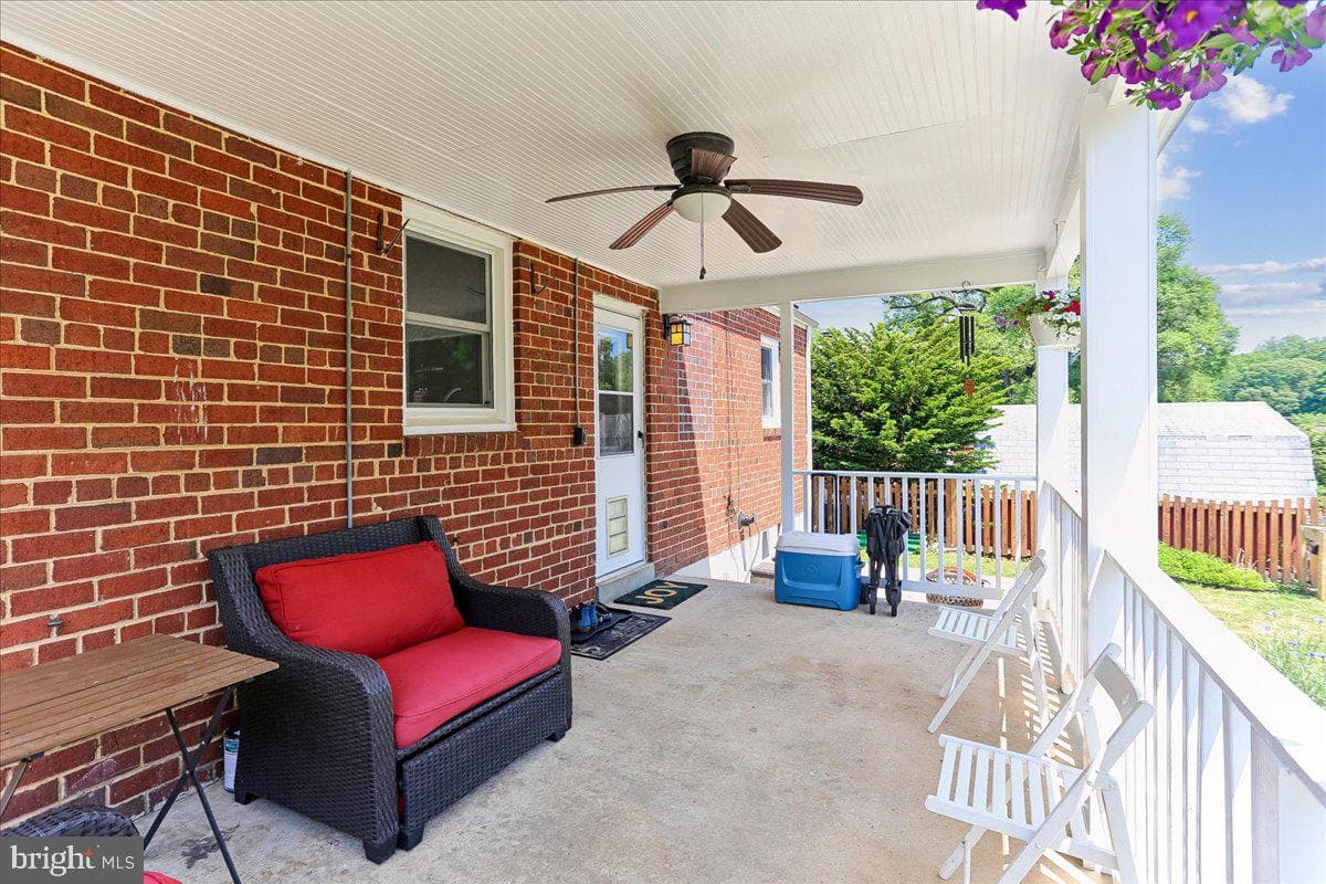1504 Crest Road photo 3