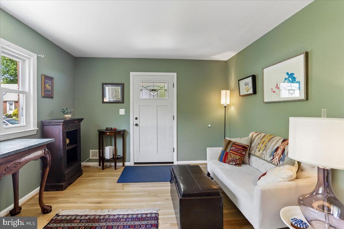 1504 Crest Road photo 5