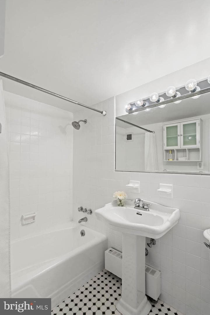 5100 Dorset Avenue #111 photo 30