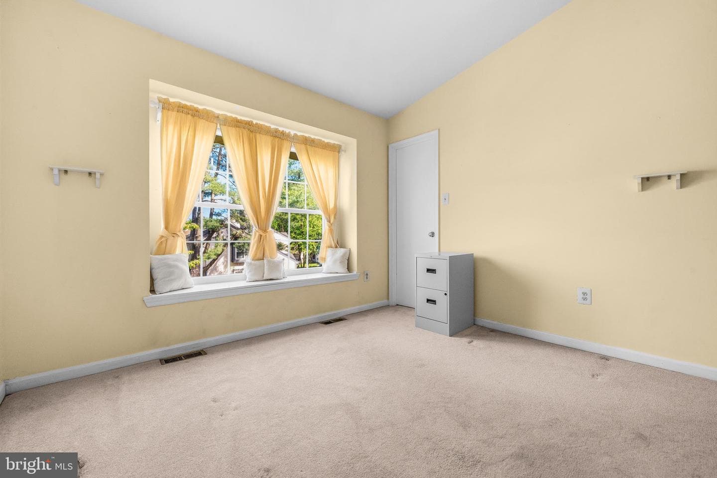 13102 Hugo Place photo 20
