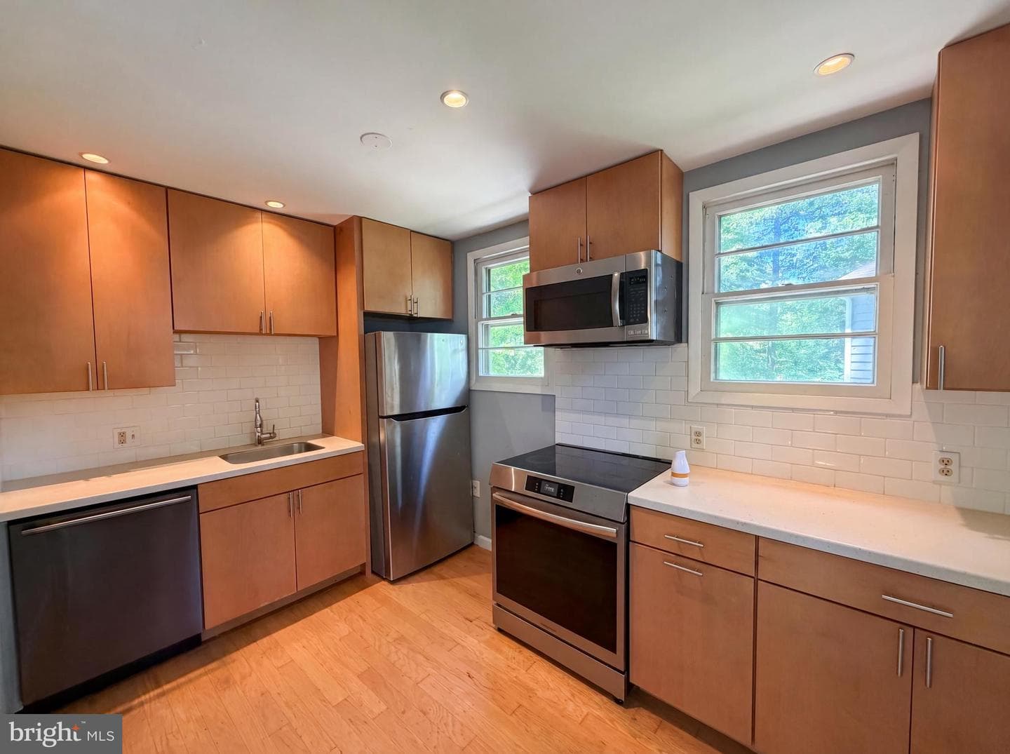 4027 Lawrence Avenue, Kensington