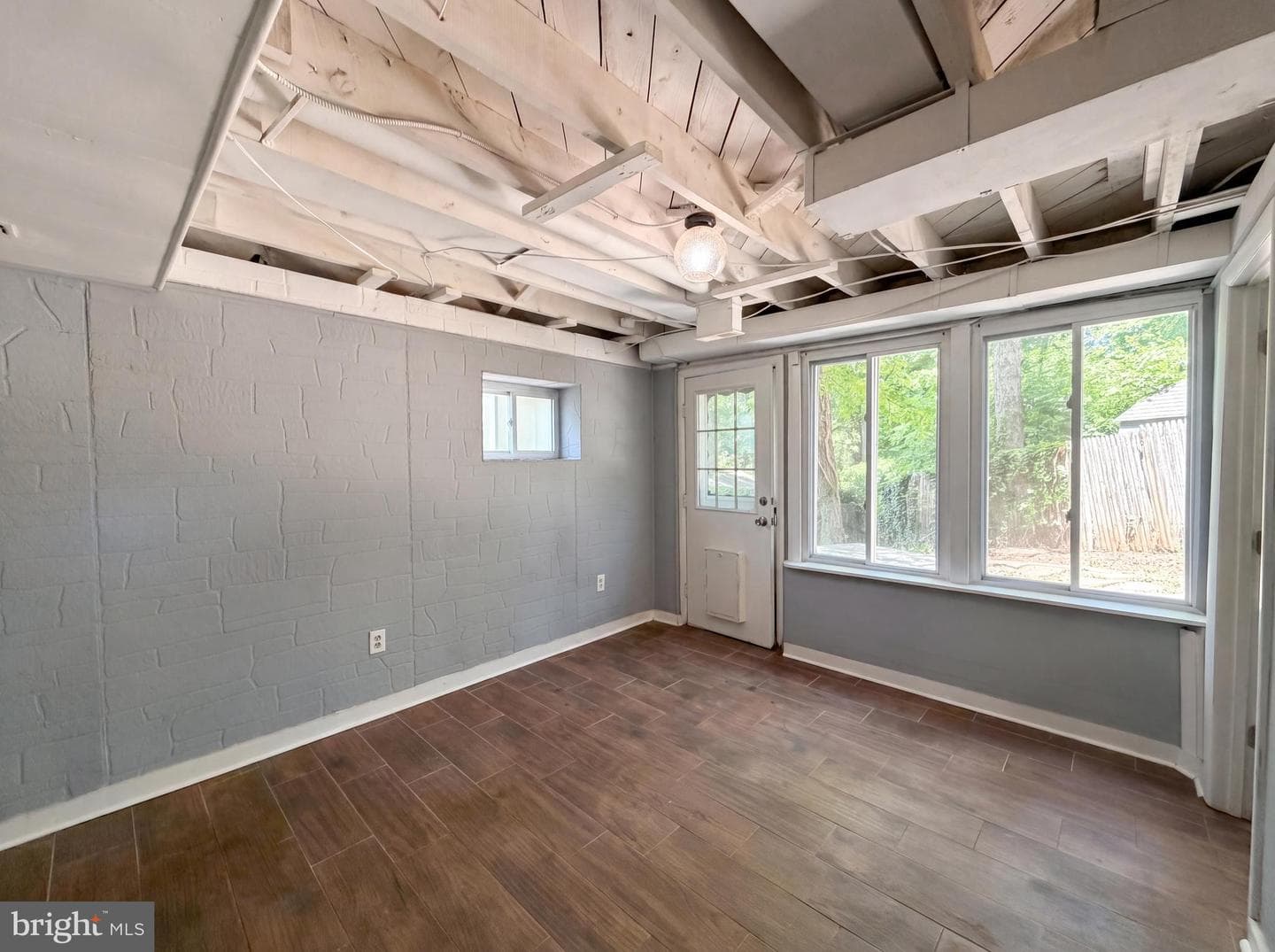 4027 Lawrence Avenue photo 27