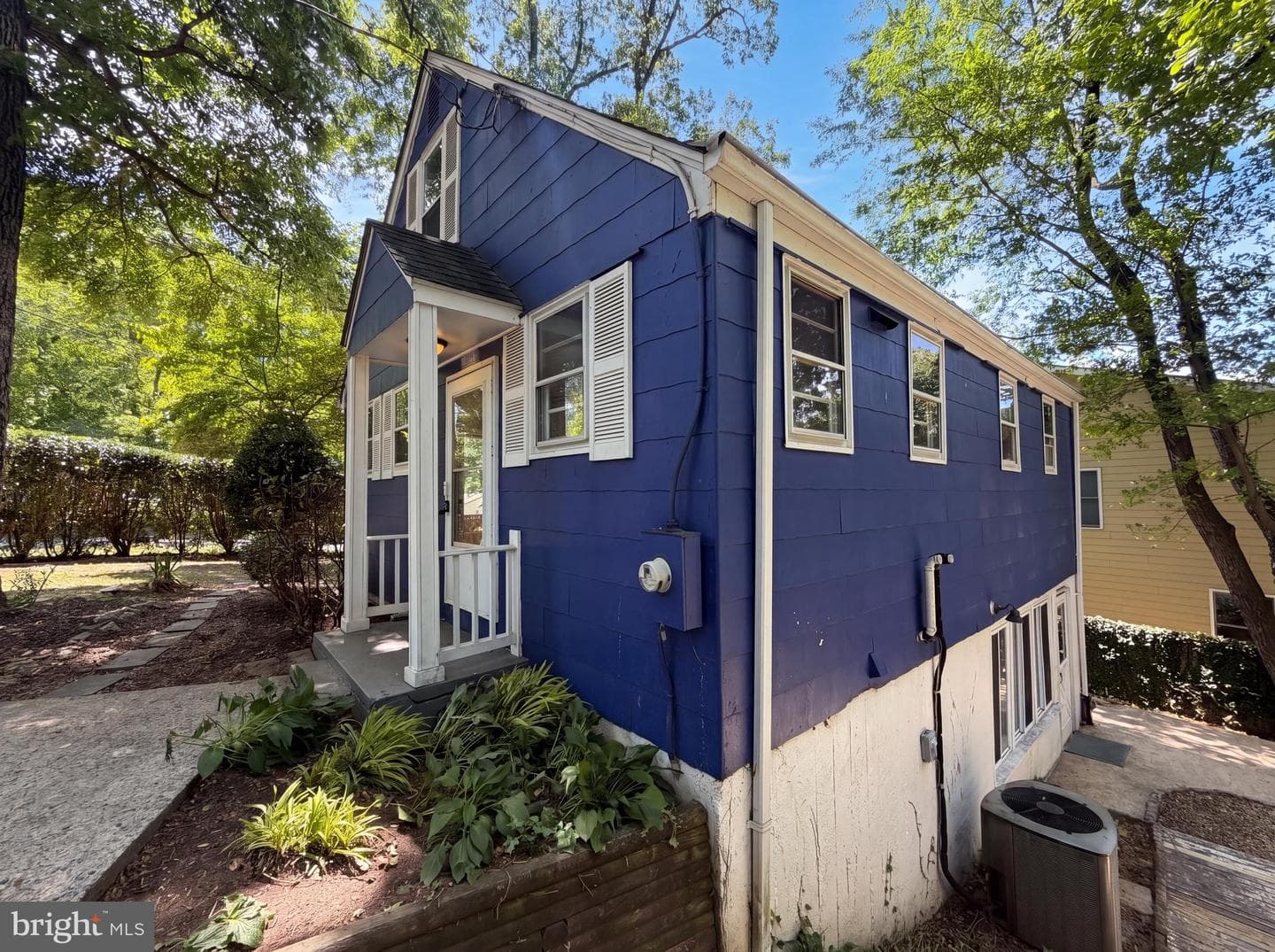 4027 Lawrence Avenue photo 34