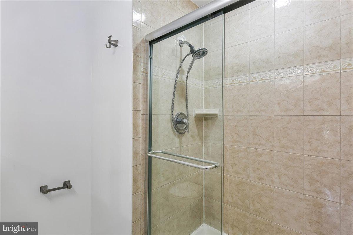 12234 Greenleaf Avenue photo 26