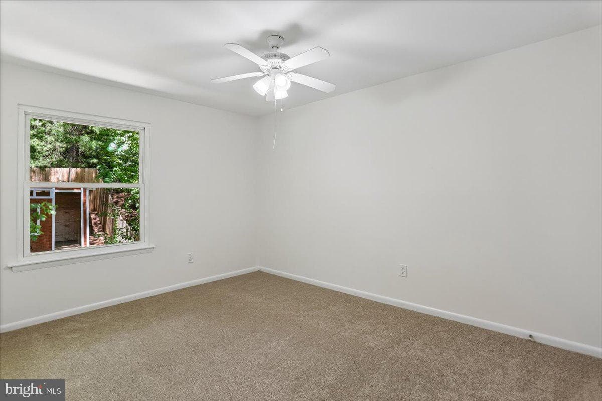 12234 Greenleaf Avenue photo 27