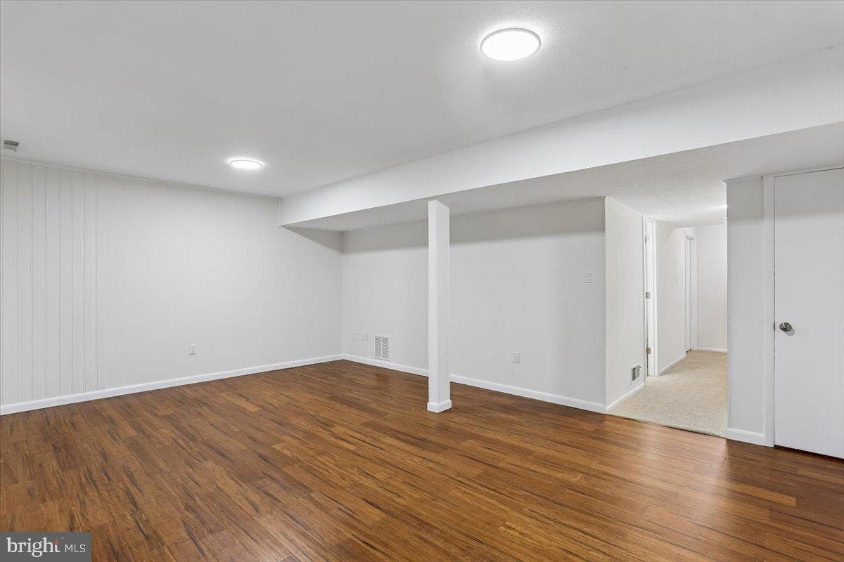 12234 Greenleaf Avenue photo 35