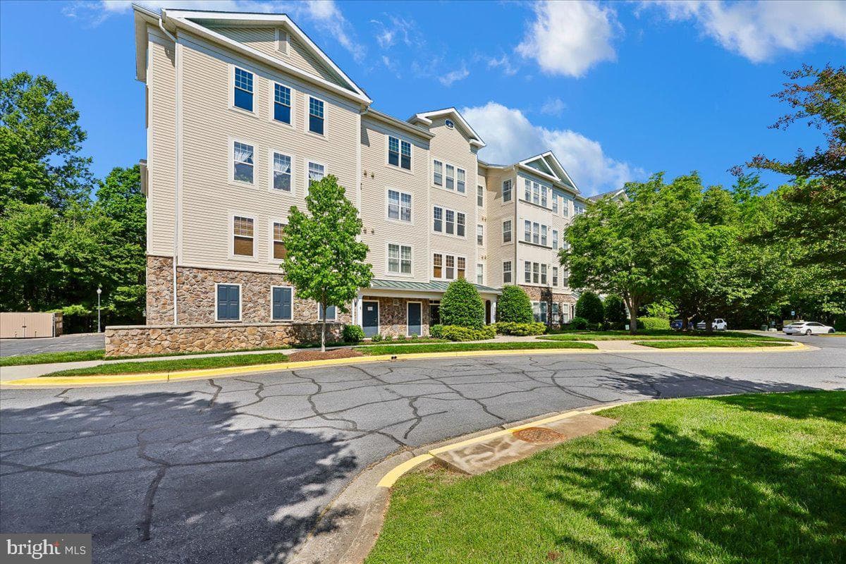 310 High Gables Drive #307, Gaithersburg