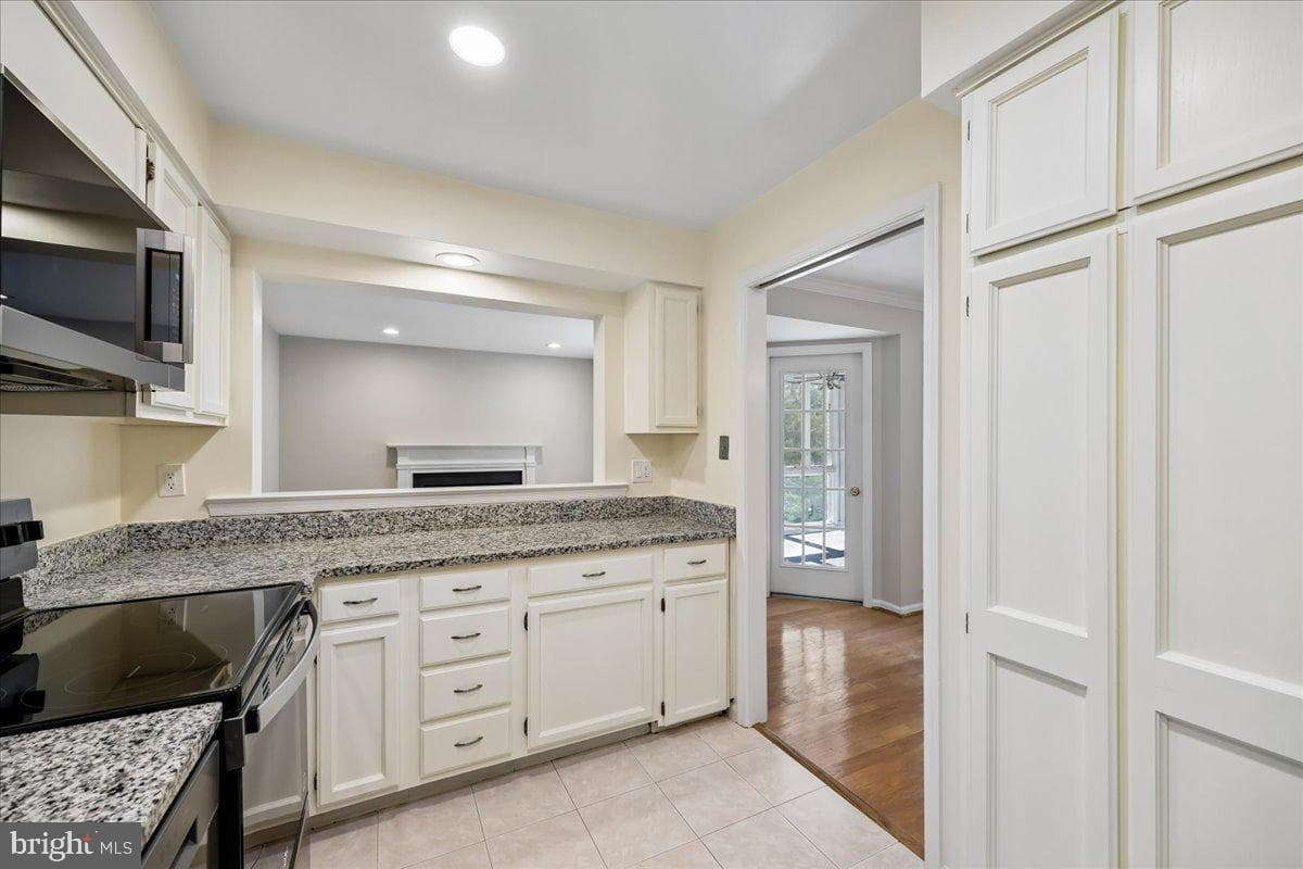 5717 Brewer House Circle #202 photo 12