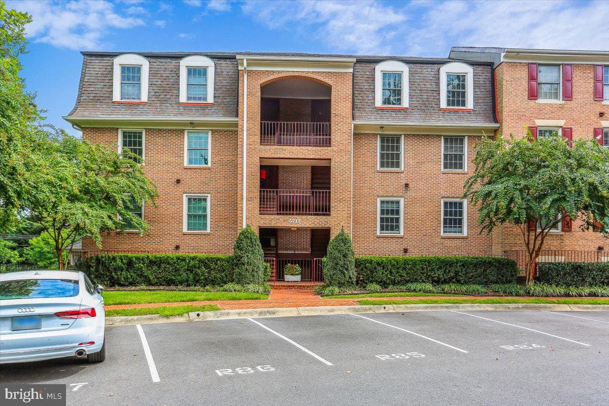 5717 Brewer House Circle #202, North Bethesda