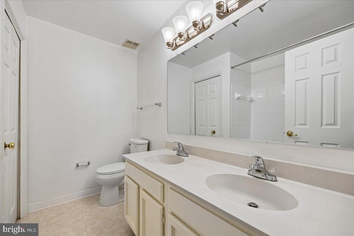 5717 Brewer House Circle #202 photo 26