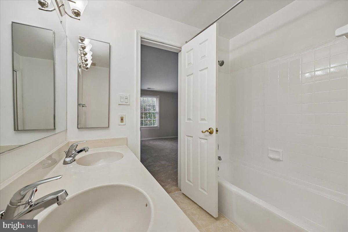 5717 Brewer House Circle #202 photo 27