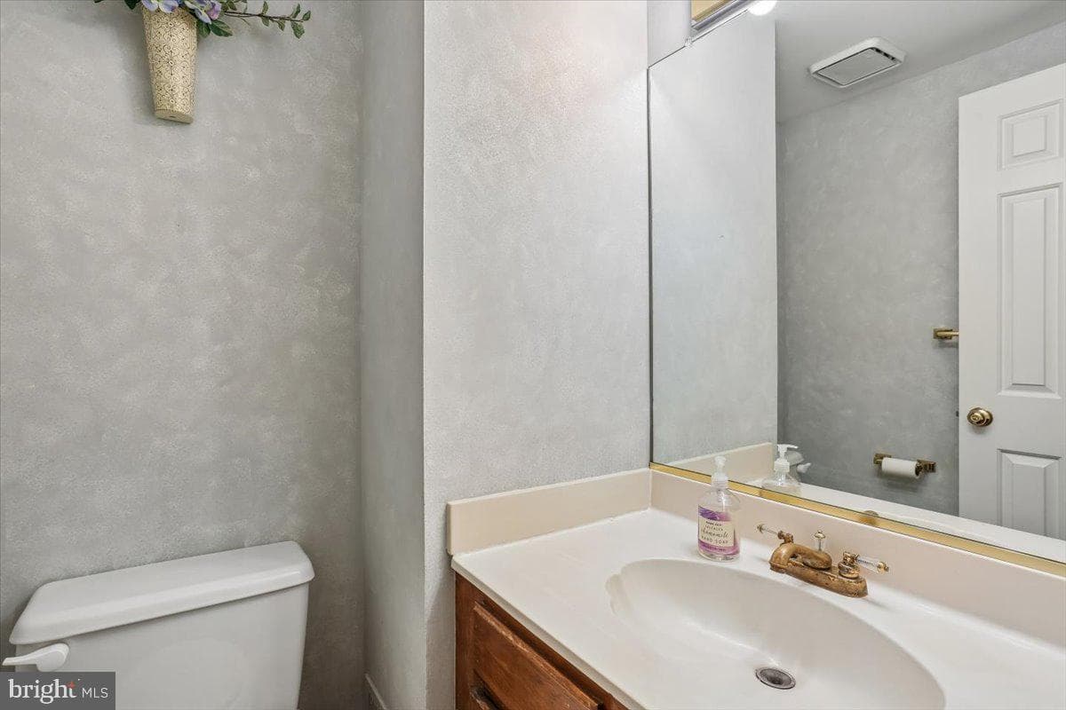 2459 Mccormick Road photo 8