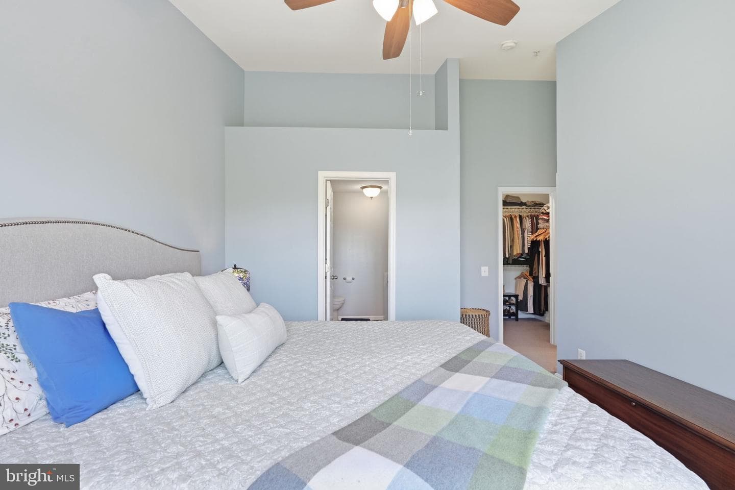 214 Fallsgrove Boulevard #12 photo 20