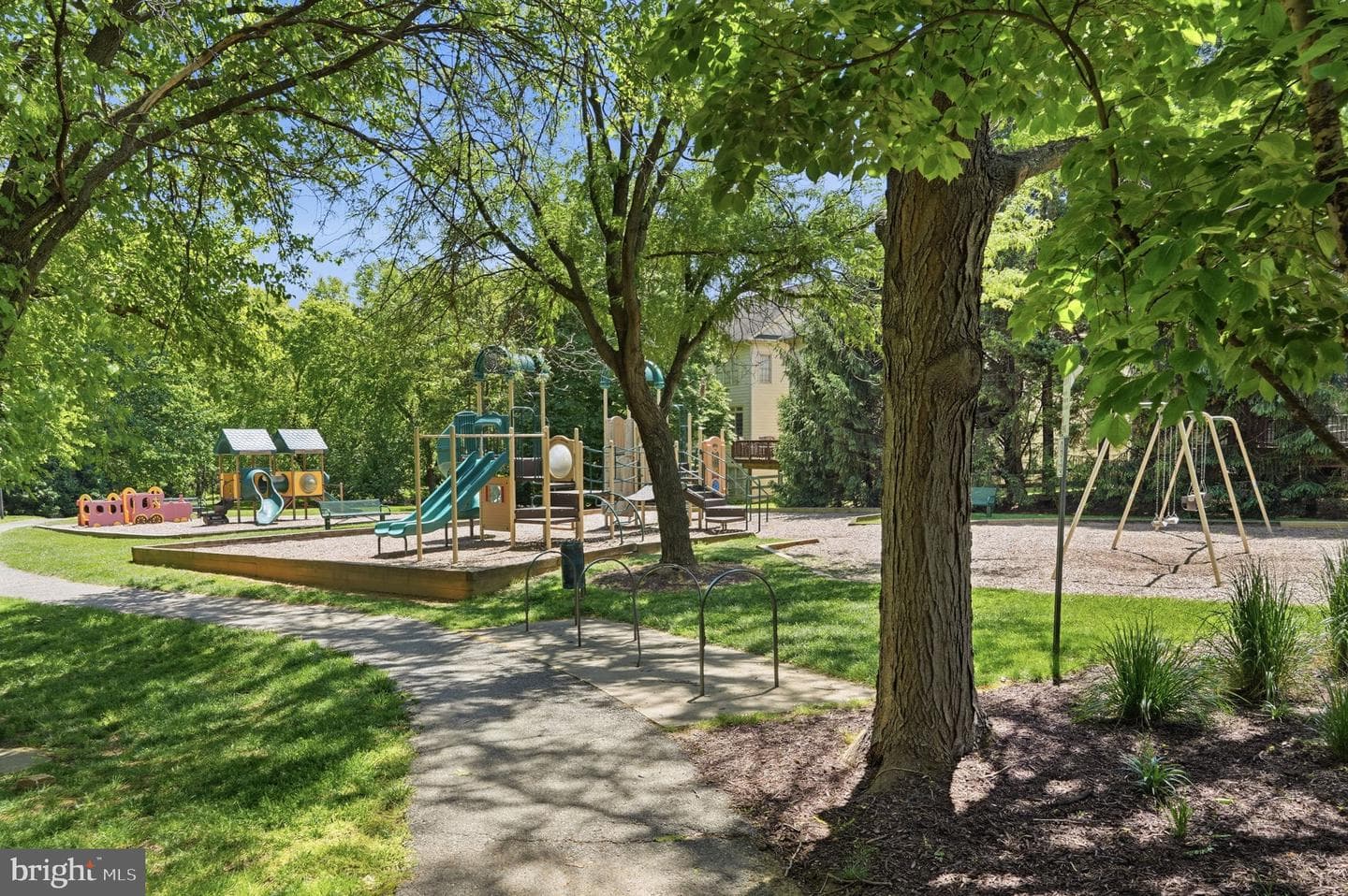 214 Fallsgrove Boulevard #12 photo 29