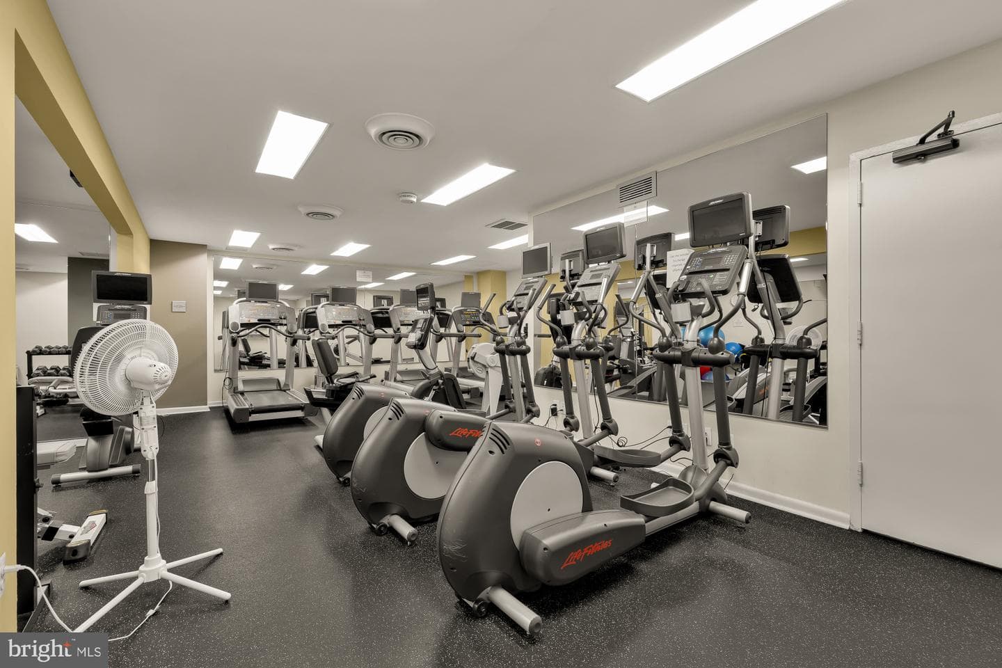 4620 N Park Avenue #1211e photo 28