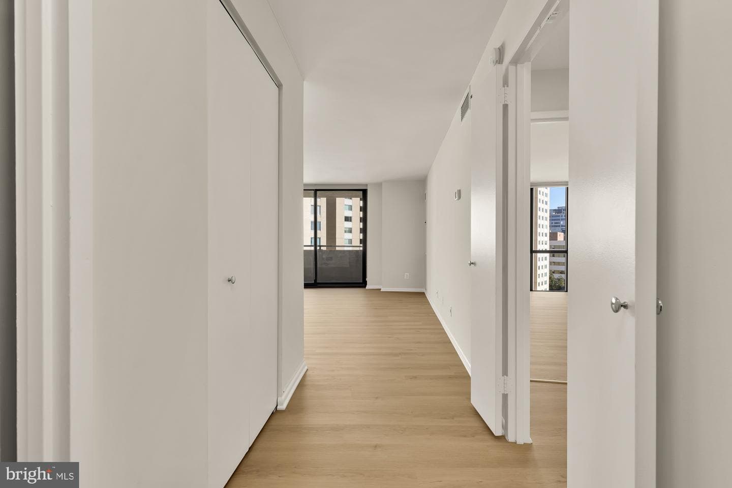 4620 N Park Avenue #1211e photo 3