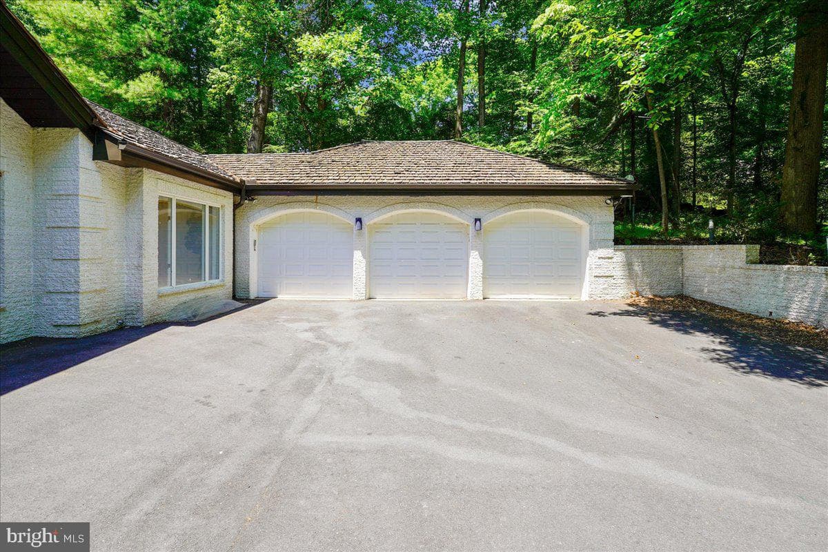 9100 Aldershot Drive, Bethesda