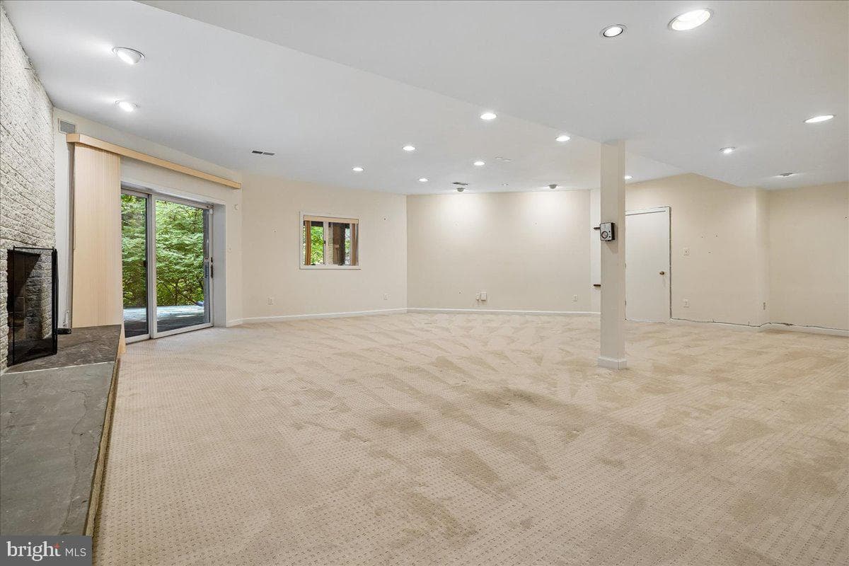 9100 Aldershot Drive photo 36