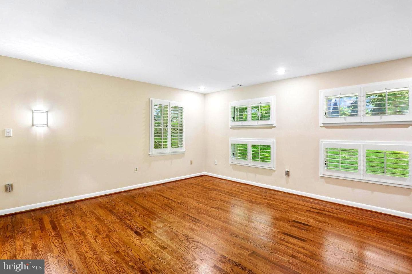 5915 Halsey Road photo 13