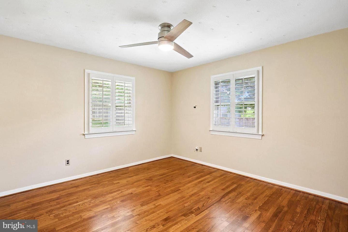5915 Halsey Road photo 19