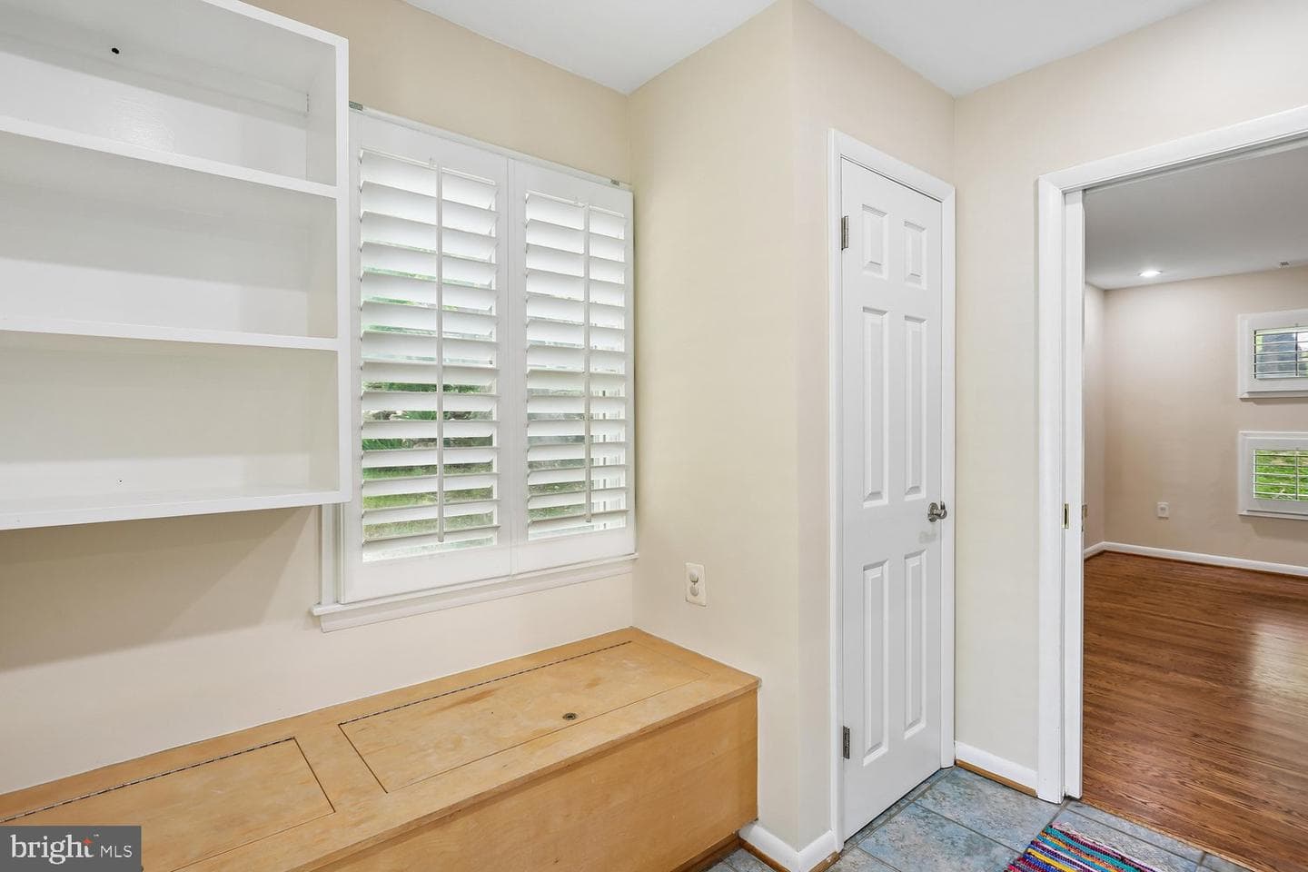 5915 Halsey Road photo 3
