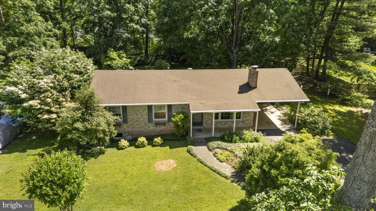 22809 Clarkbrooke Drive photo 2