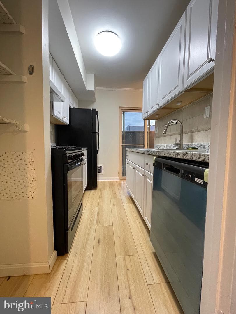 2200 Greenery Lane #101-23 photo 16