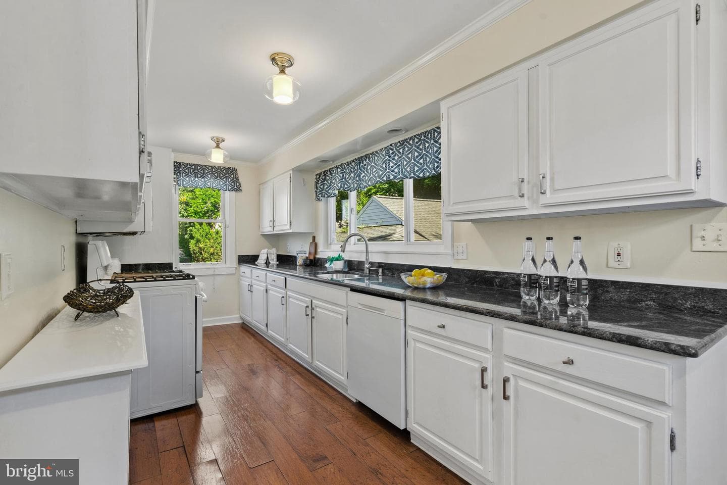 736 Dennis Avenue photo 12