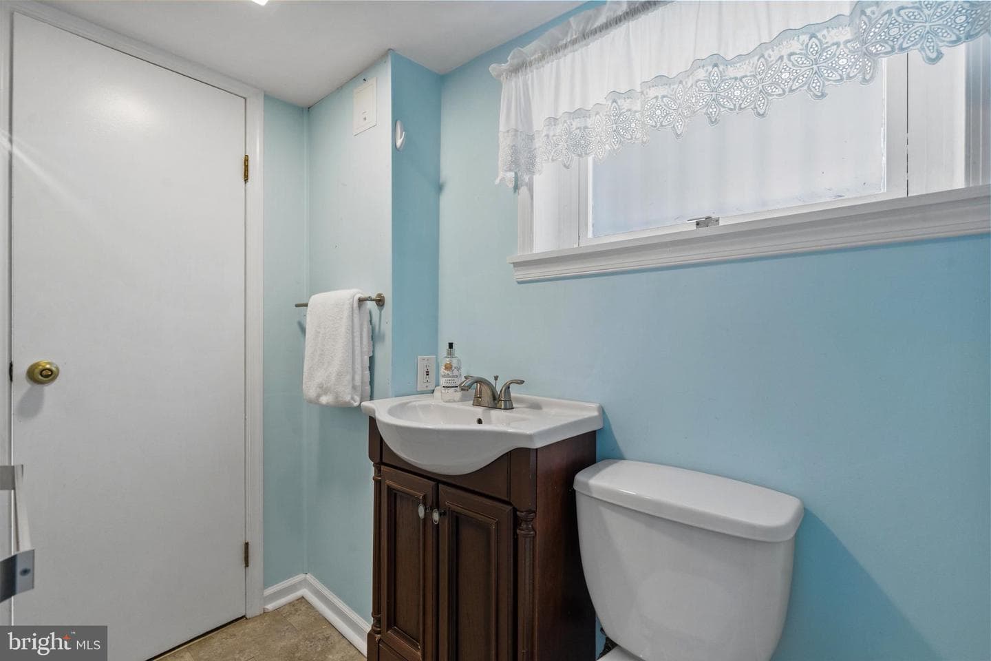736 Dennis Avenue photo 16