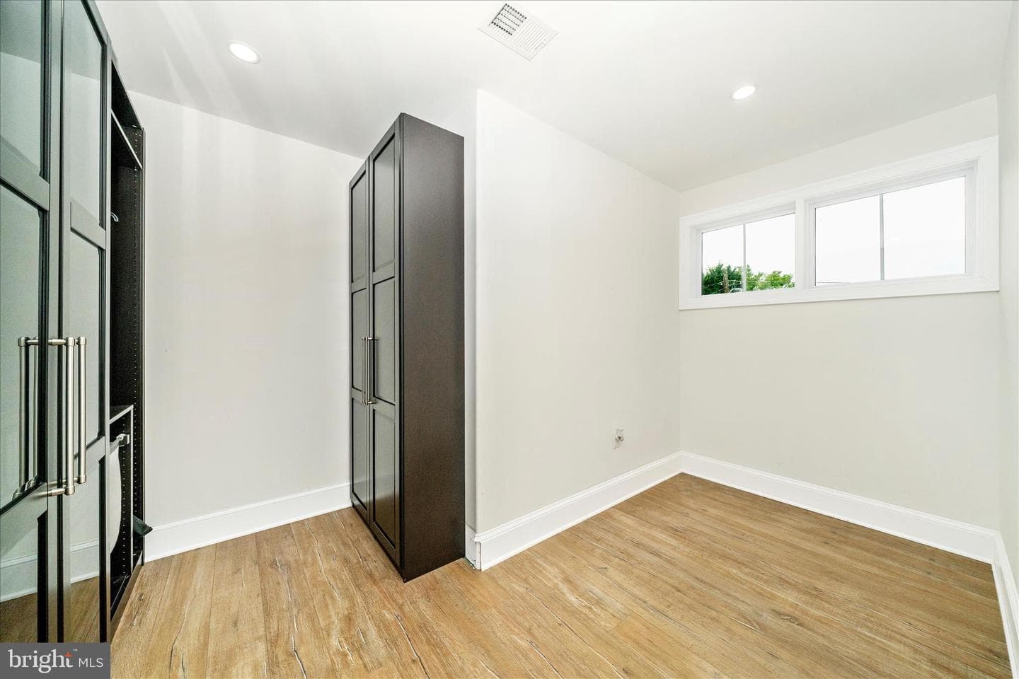10221 Tyburn Terrace photo 44