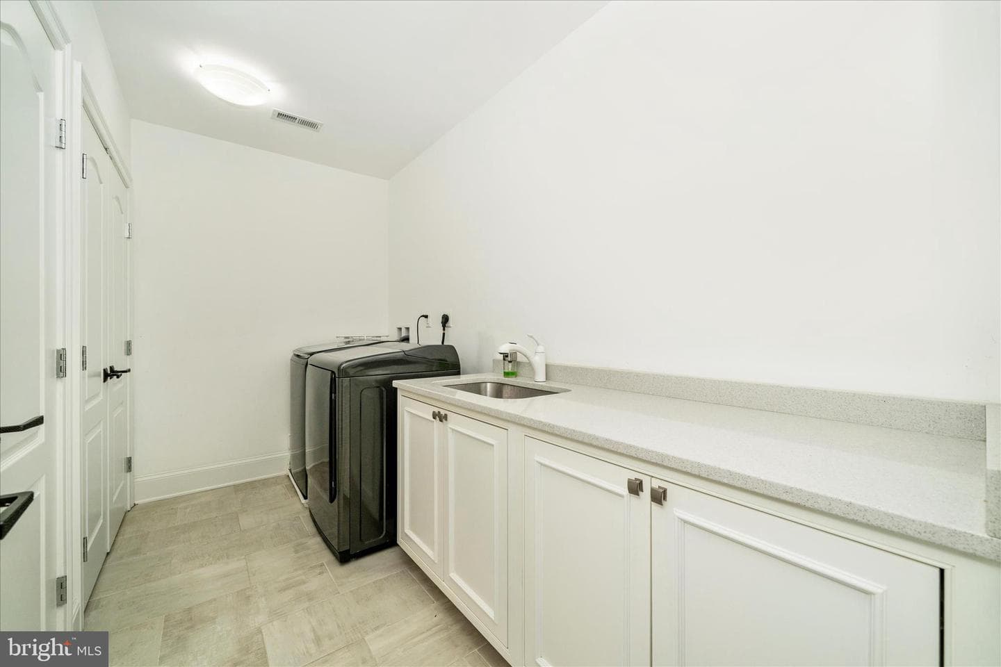 10221 Tyburn Terrace photo 58