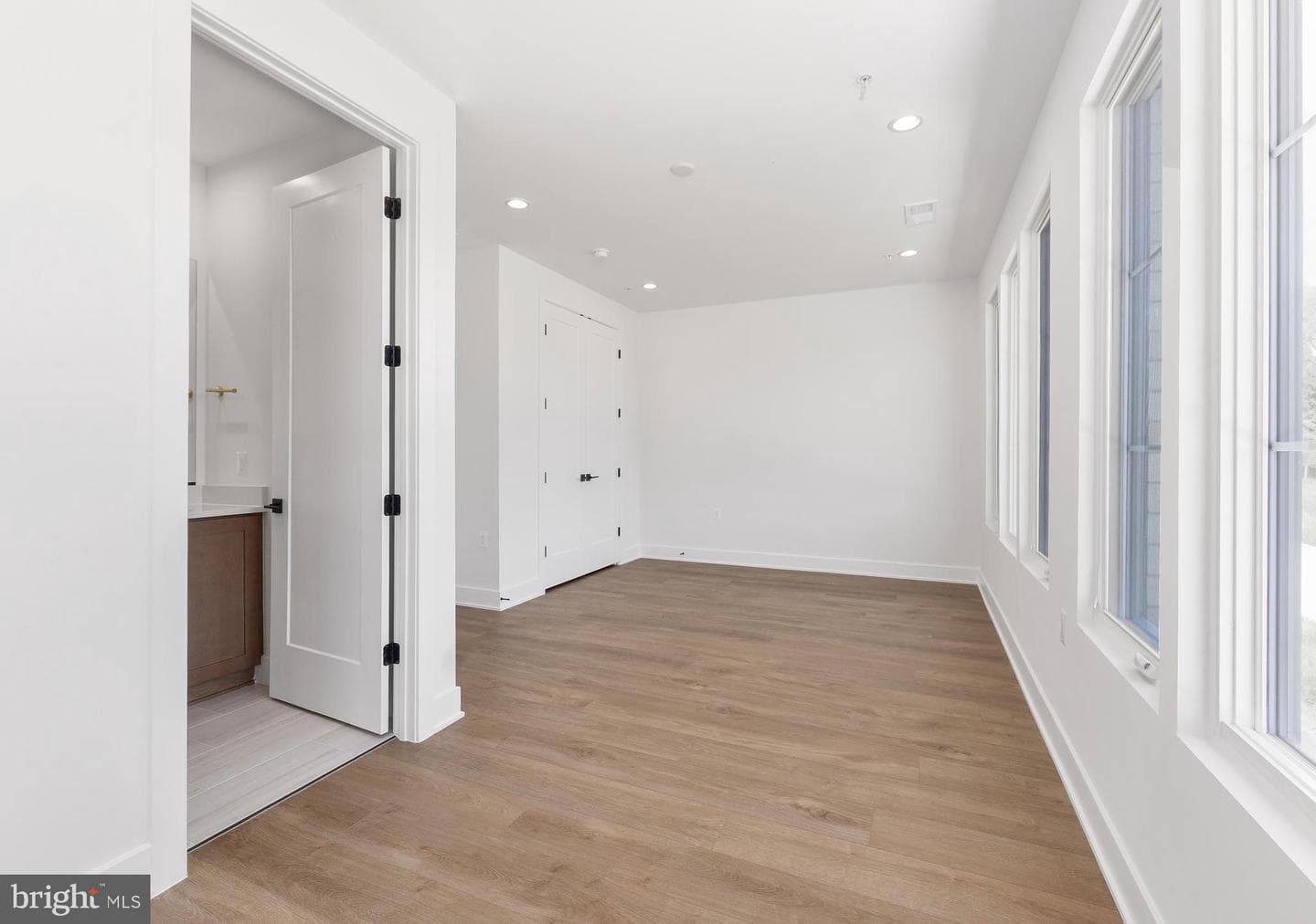 8618 Erdem Place photo 12