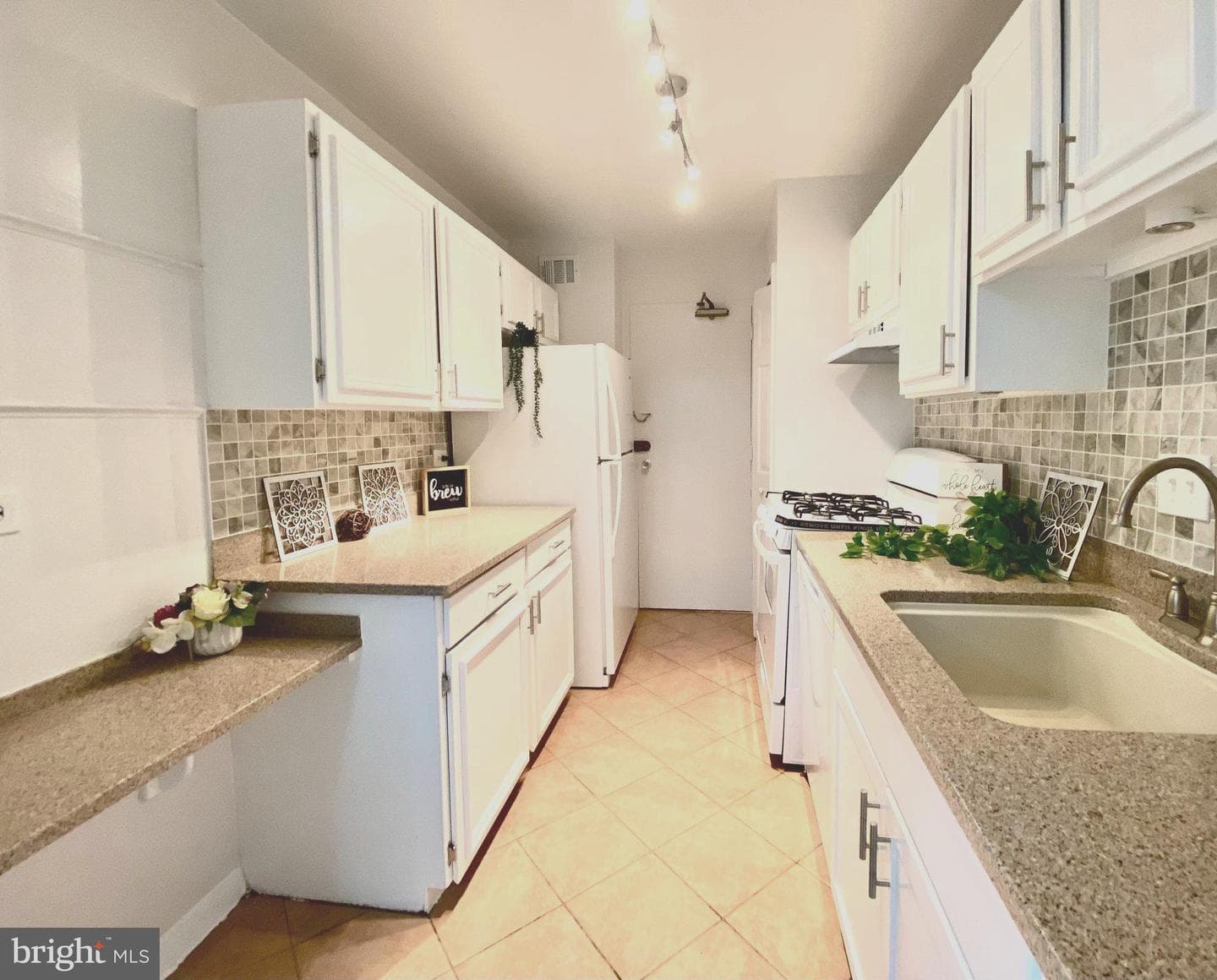 1900 Lyttonsville Road #114 photo 18