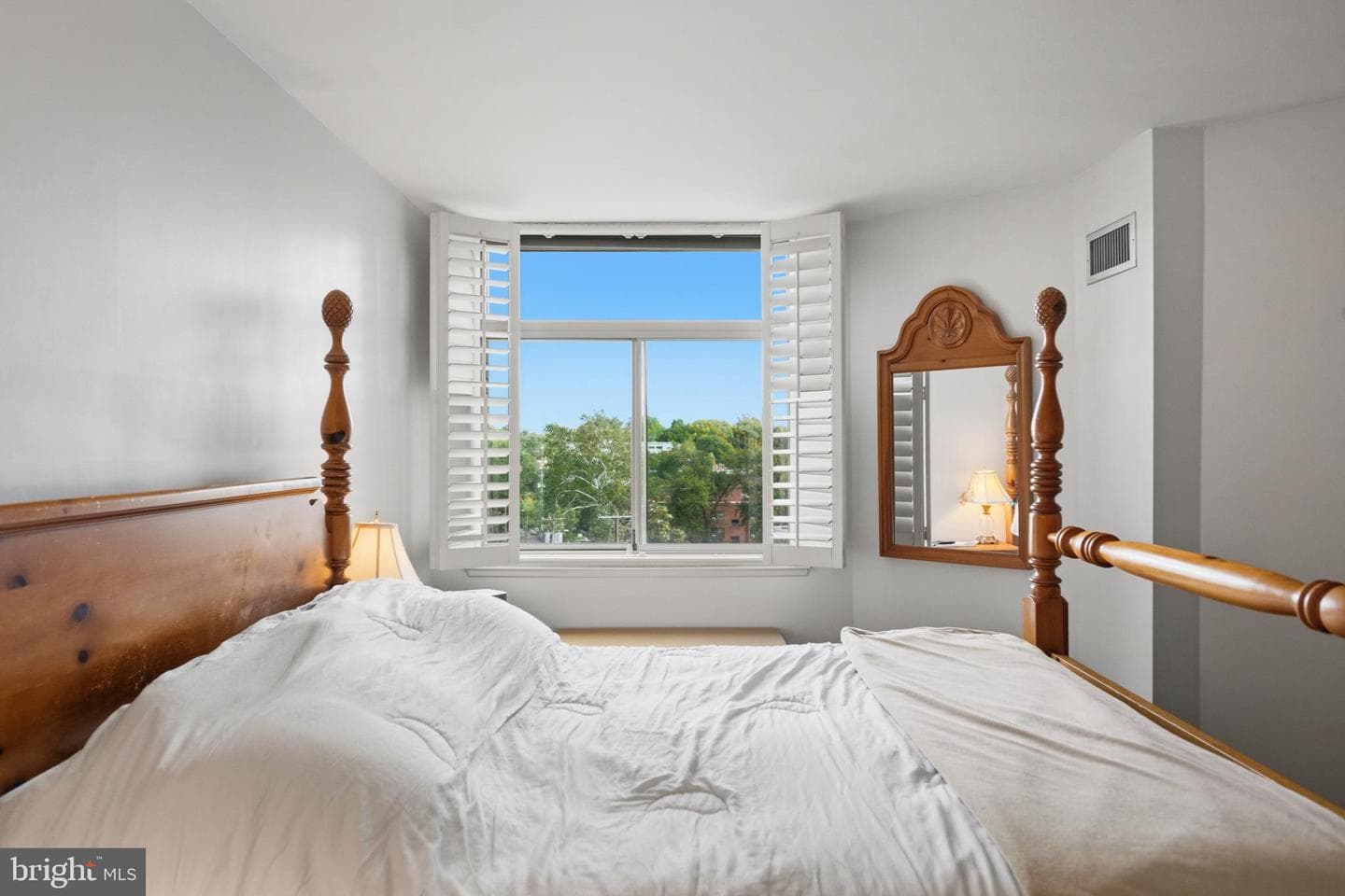 7111 Woodmont Avenue #709 photo 29