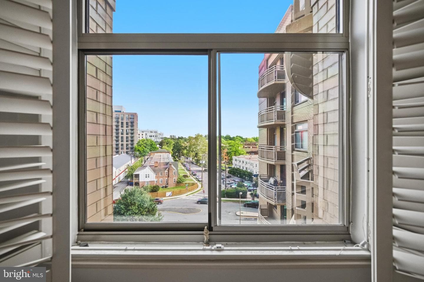 7111 Woodmont Avenue #709 photo 32