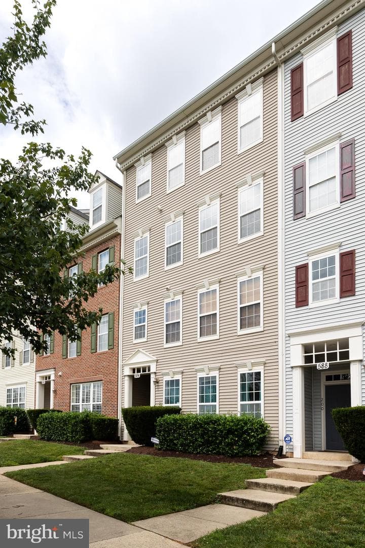 584 Orchard Ridge Drive #200, Gaithersburg