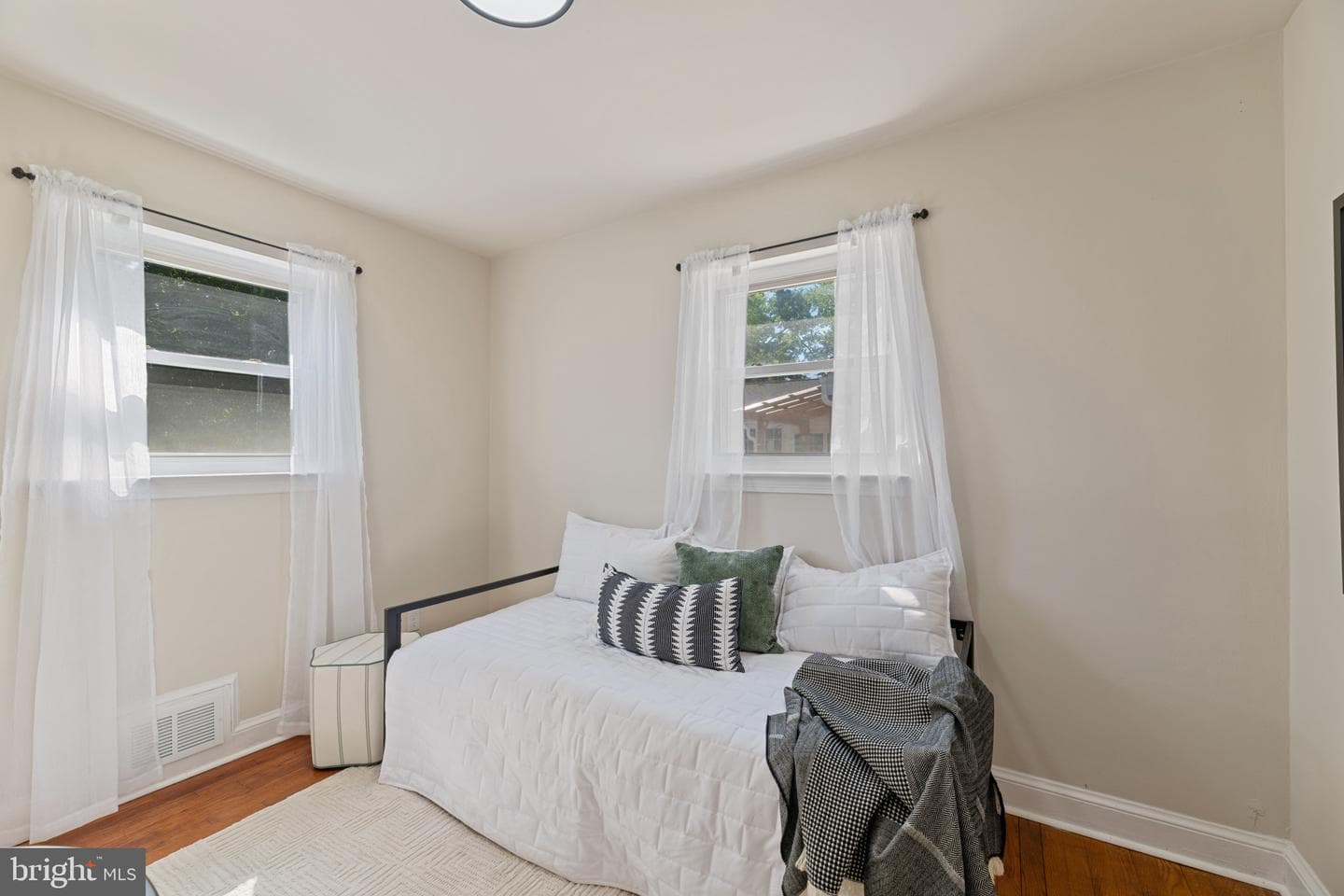 10205 Douglas Avenue photo 15