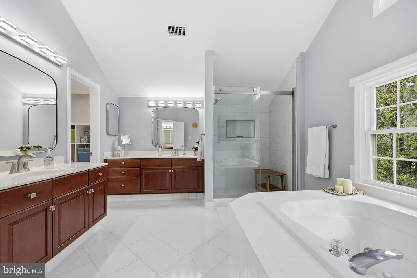 5019 Tothill photo 34